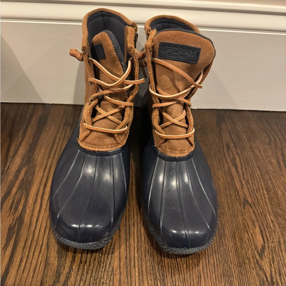 Sperry boots size 9